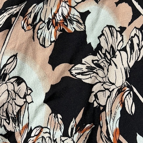 Leith Faux Wrap V Neck Floral Short Sleeve Shirt Nordstrom - Picture 3 of 6